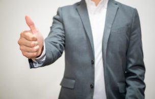 ビジネスホテルの感想を語る人